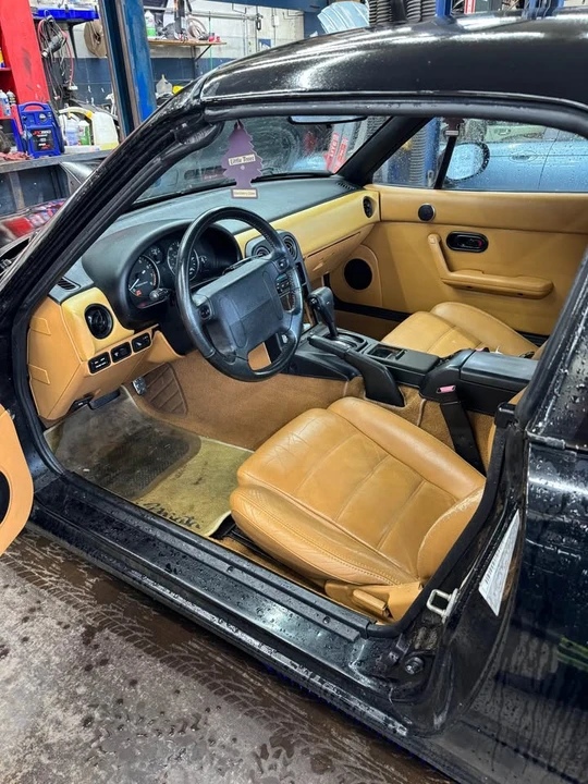 1993 Mazda NA MX-5 Miata - Image 8 of 11