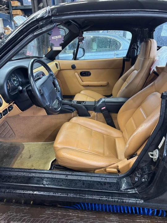 1993 Mazda NA MX-5 Miata - Image 9 of 11