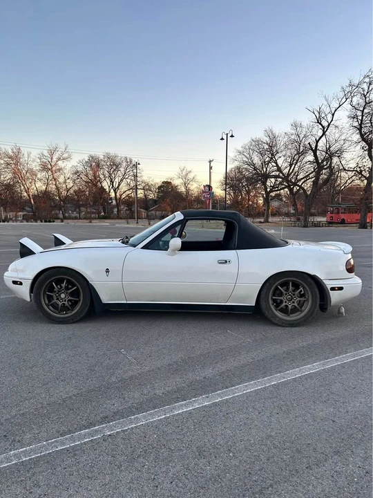 1993 Mazda NA MX-5 Miata - Image 5 of 12