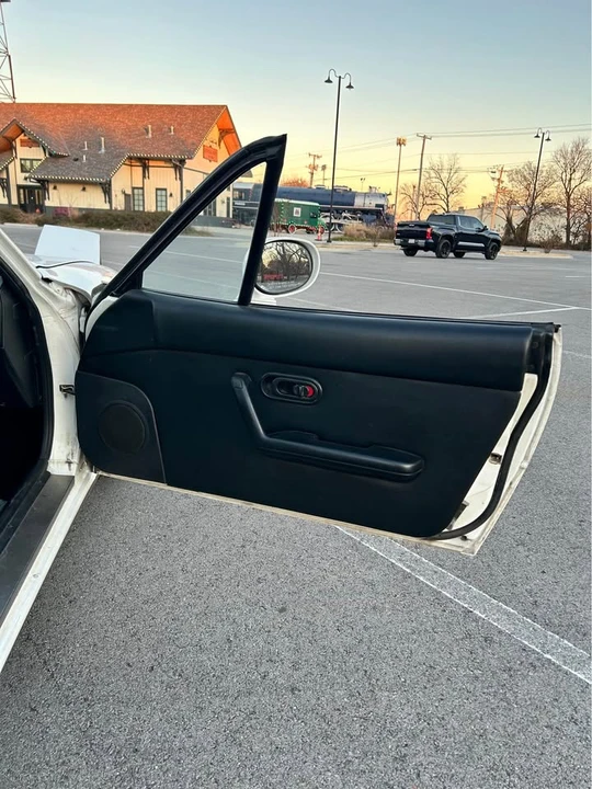 1993 Mazda NA MX-5 Miata - Image 9 of 12