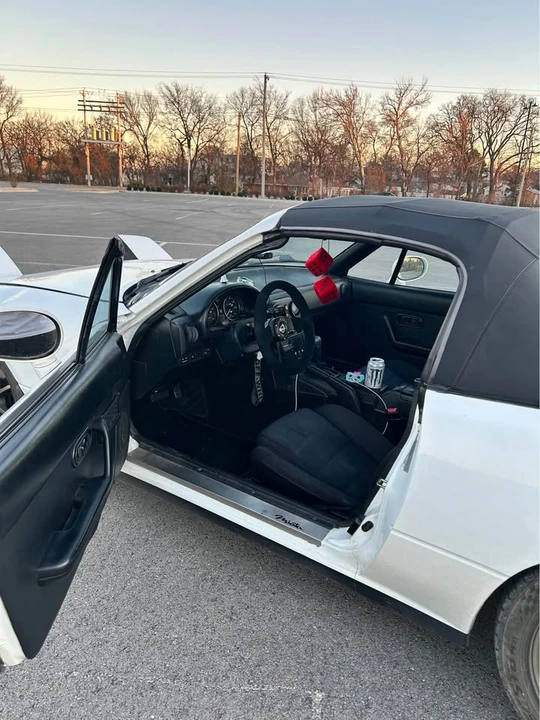 1993 Mazda NA MX-5 Miata - Image 6 of 12