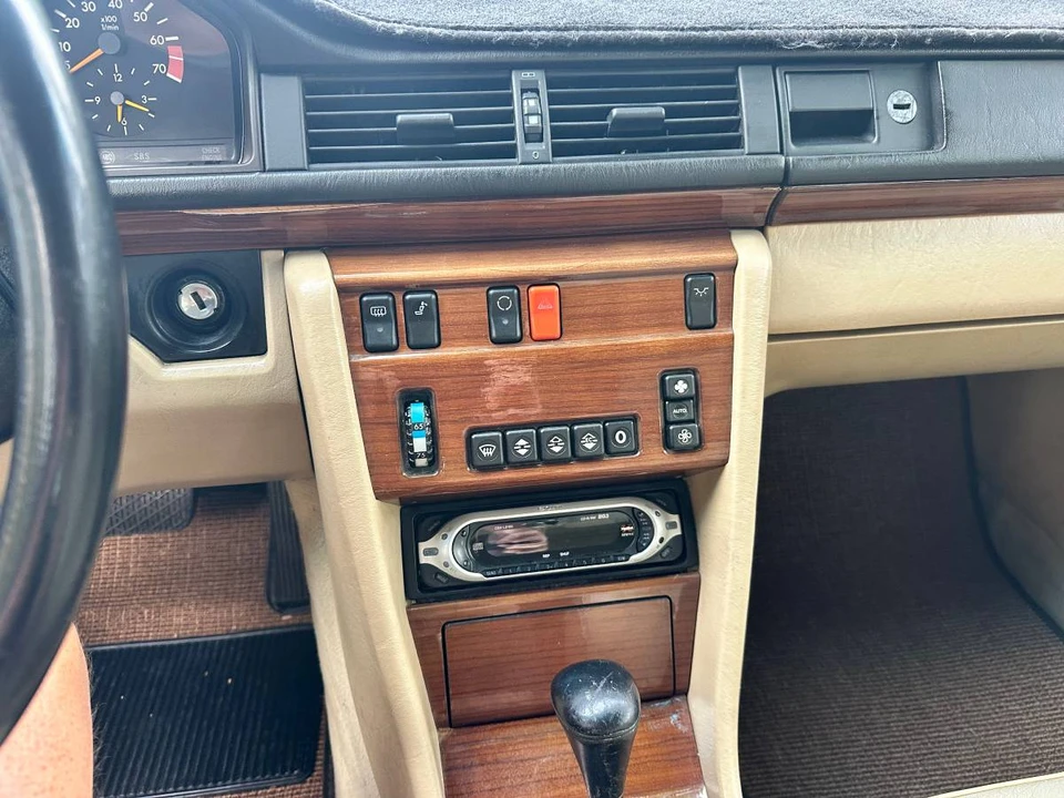 1991 Mercedes-Benz W124 E-Class - Image 16 of 23