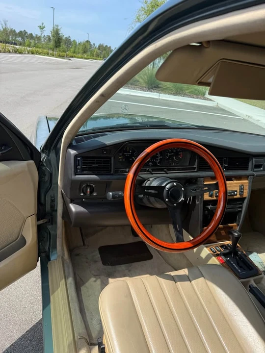 1993 Mercedes-Benz 190E - Image 8 of 19