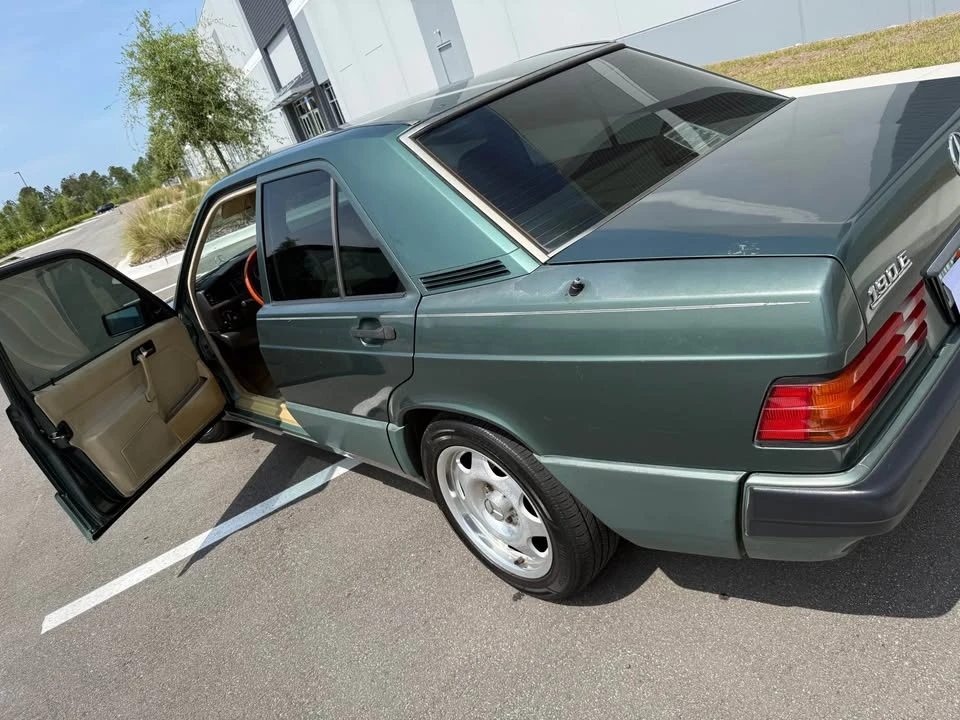 1993 Mercedes-Benz 190E - Image 6 of 19