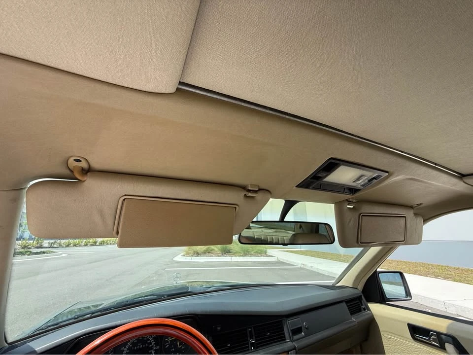 1993 Mercedes-Benz 190E - Image 12 of 19