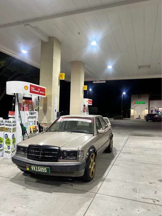 1993 Mercedes-Benz 190E - Image 2 of 6