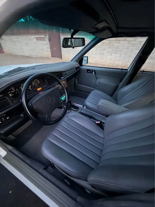 1993 Mercedes-Benz 190E - Image 6 of 7