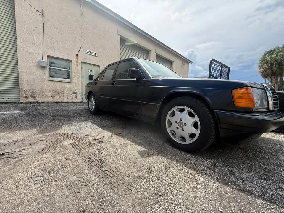 1993 Mercedes-Benz 190E - Image 2 of 8