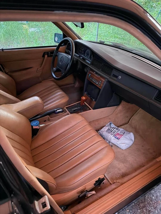 1993 Mercedes-Benz 190E - Image 4 of 8