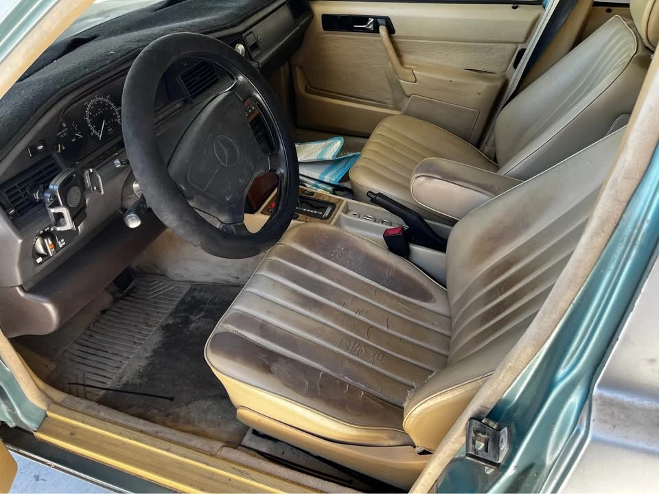 1993 Mercedes-Benz 190E - Image 6 of 6