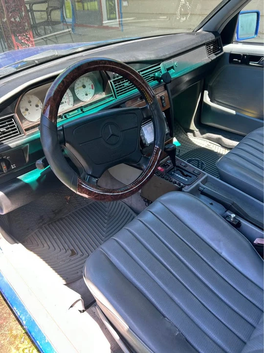 1993 Mercedes-Benz 190E - Image 13 of 14
