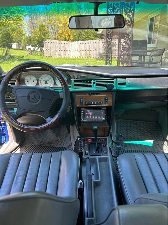 1993 Mercedes-Benz 190E - Image 9 of 14