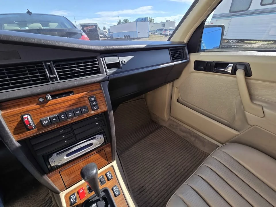 1993 Mercedes-Benz 190E - Image 7 of 15