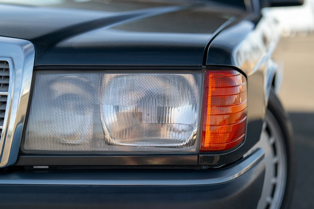 1993 Mercedes-Benz 190E - Image 11 of 21