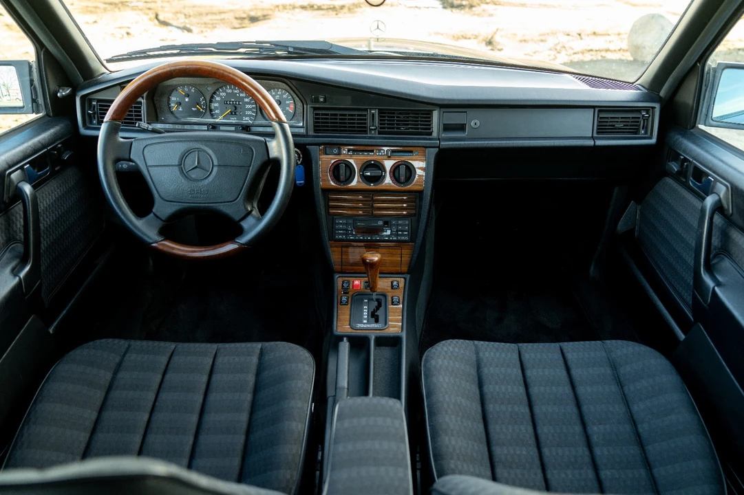 1993 Mercedes-Benz 190E - Image 18 of 21