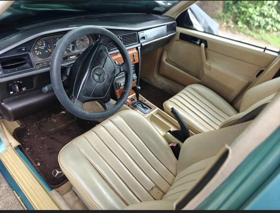 1993 Mercedes-Benz 190E - Image 12 of 13
