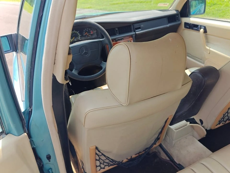 1993 Mercedes-Benz 190E - Image 8 of 13