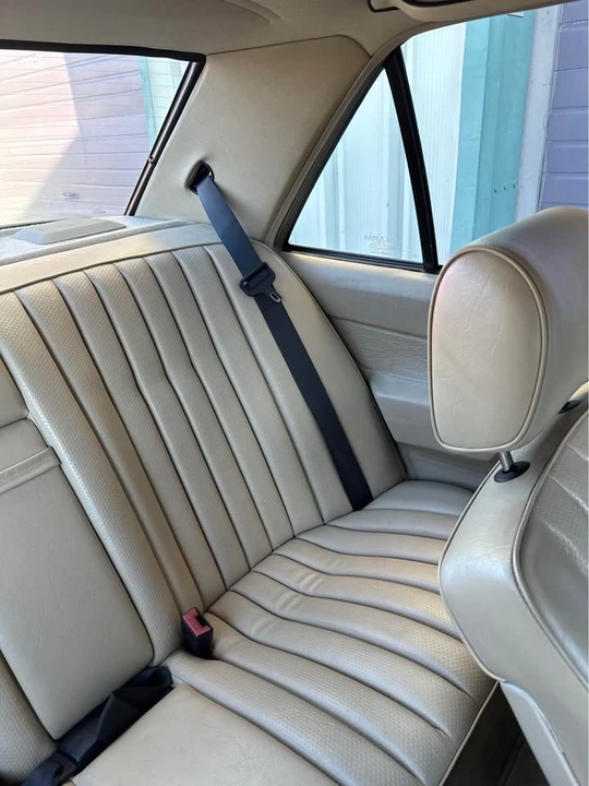 1993 Mercedes-Benz 190E - Image 13 of 17