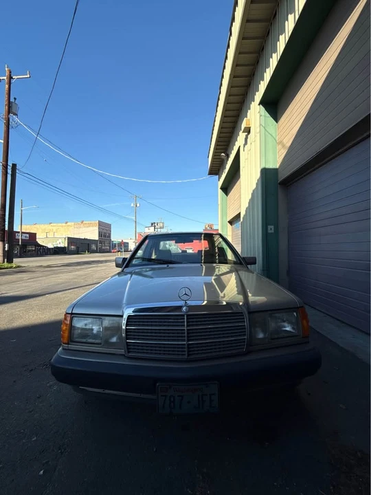 1993 Mercedes-Benz 190E - Image 15 of 17