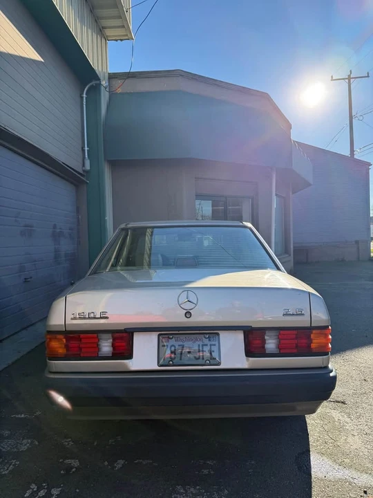 1993 Mercedes-Benz 190E - Image 16 of 17