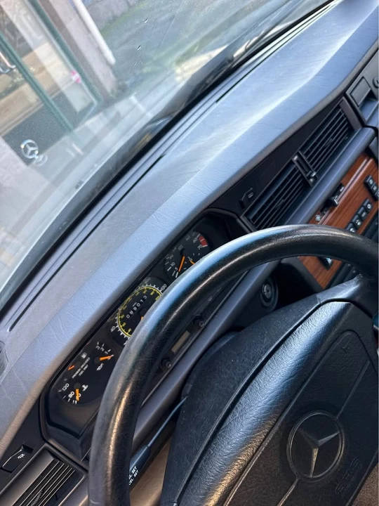 1993 Mercedes-Benz 190E - Image 12 of 17