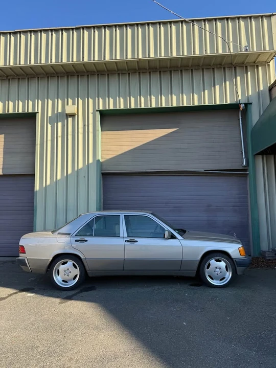1993 Mercedes-Benz 190E - Image 2 of 17