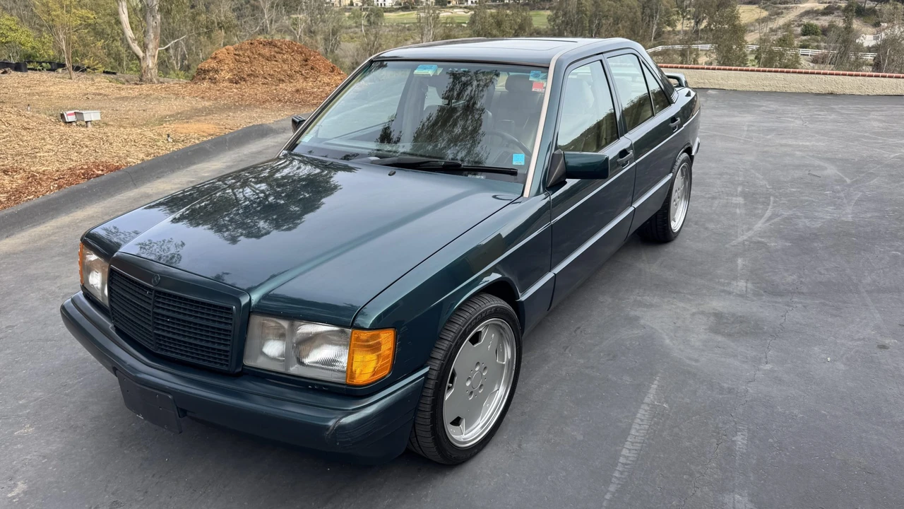 1993 Mercedes-Benz 190E - Image 2 of 31
