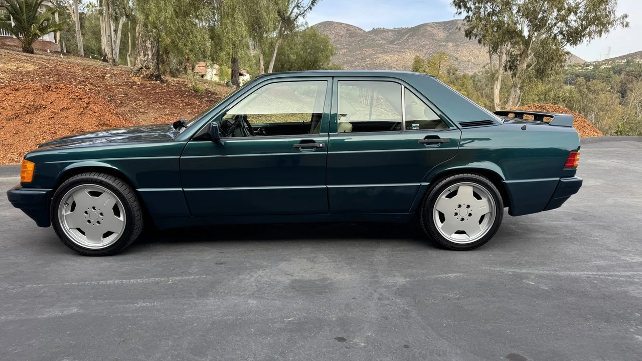 1993 Mercedes-Benz 190E - Image 17 of 31