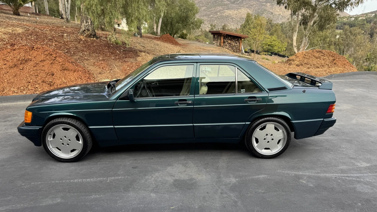1993 Mercedes-Benz 190E - Image 18 of 31
