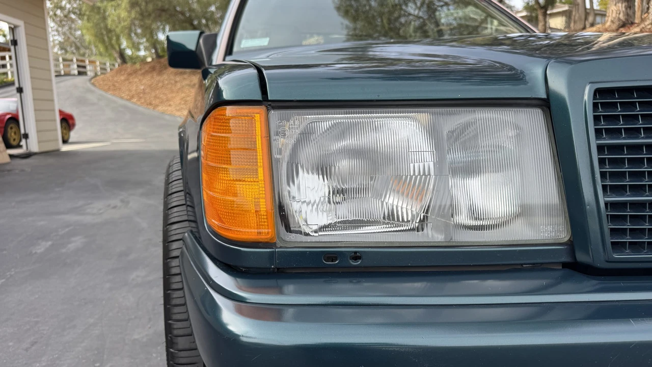 1993 Mercedes-Benz 190E - Image 21 of 31