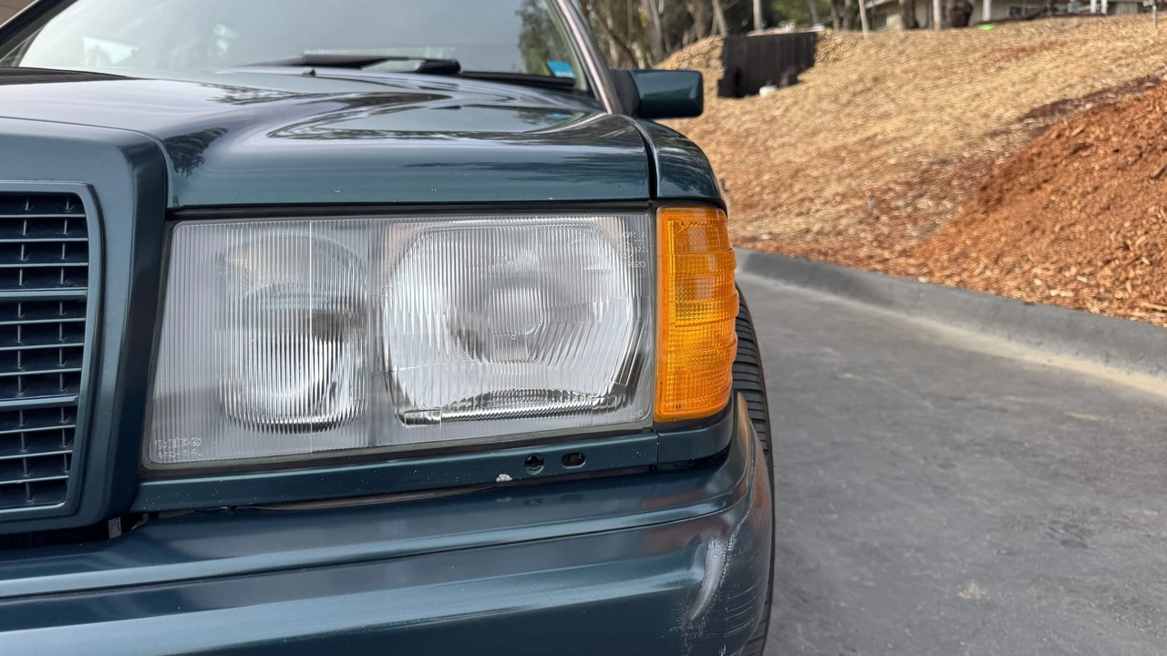 1993 Mercedes-Benz 190E - Image 22 of 31