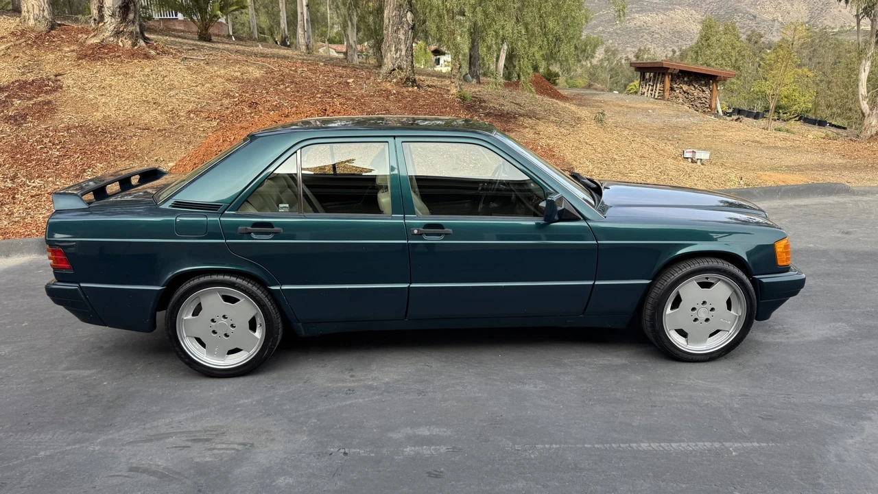 1993 Mercedes-Benz 190E - Image 11 of 31