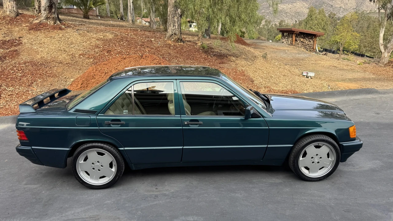 1993 Mercedes-Benz 190E - Image 10 of 31
