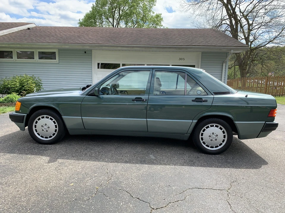 1993 Mercedes-Benz 190E - Image 3 of 31