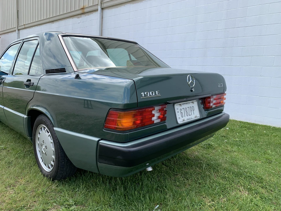 1993 Mercedes-Benz 190E - Image 18 of 31