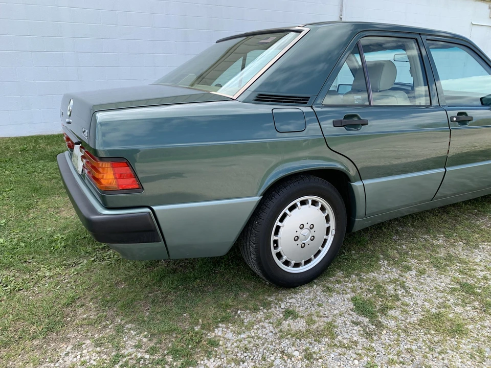 1993 Mercedes-Benz 190E - Image 16 of 31