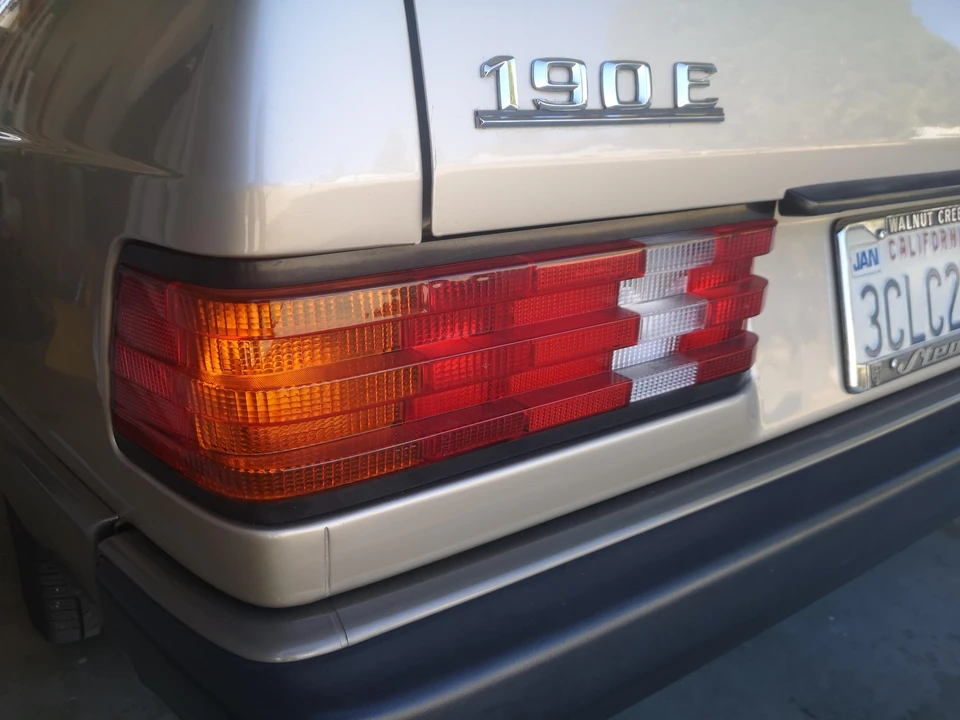 1993 Mercedes-Benz 190E - Image 18 of 28