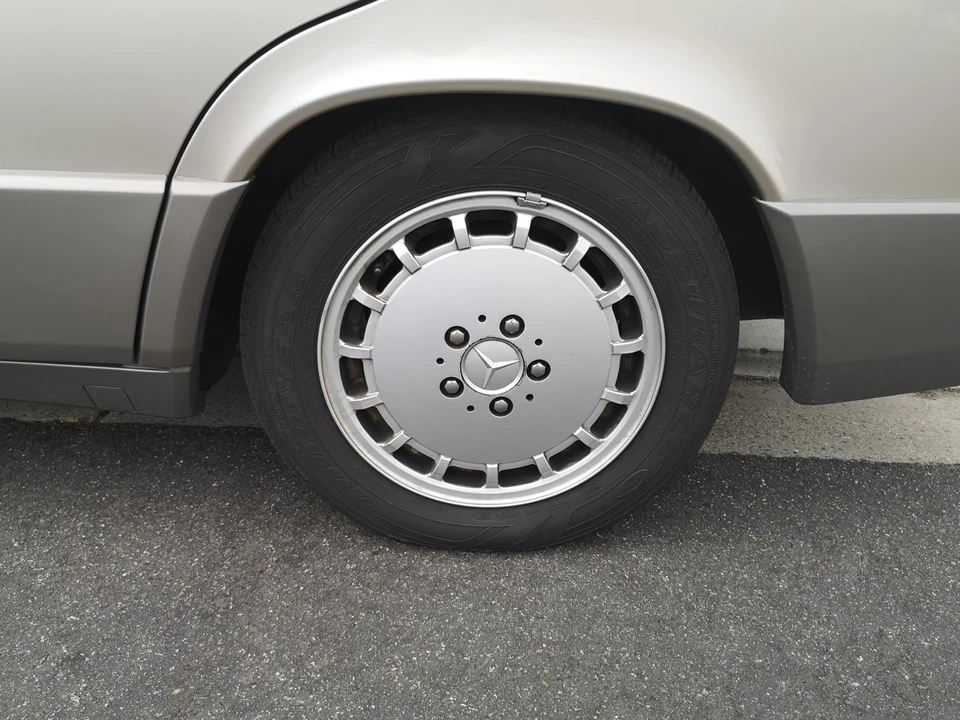 1993 Mercedes-Benz 190E - Image 24 of 28