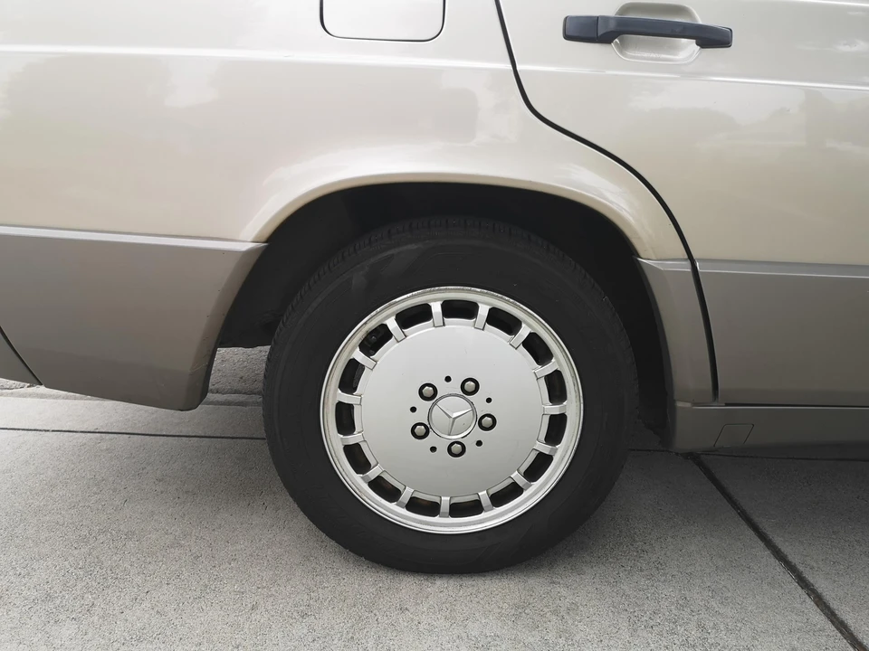 1993 Mercedes-Benz 190E - Image 25 of 28