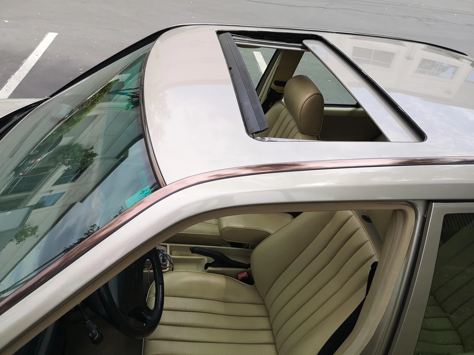 1993 Mercedes-Benz 190E - Image 21 of 28