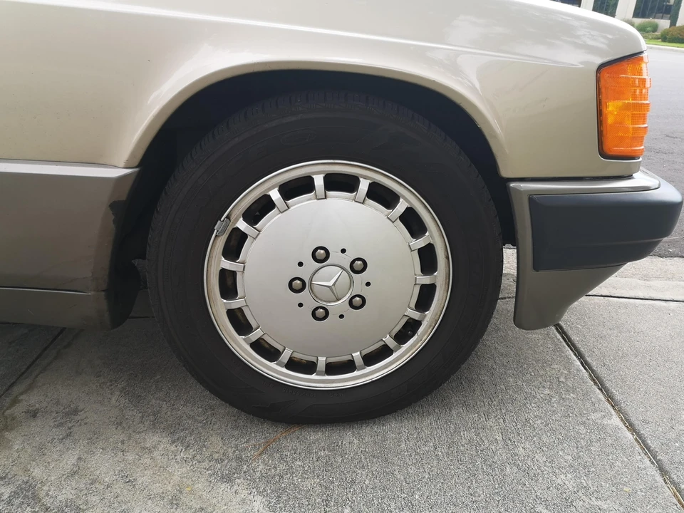 1993 Mercedes-Benz 190E - Image 26 of 28