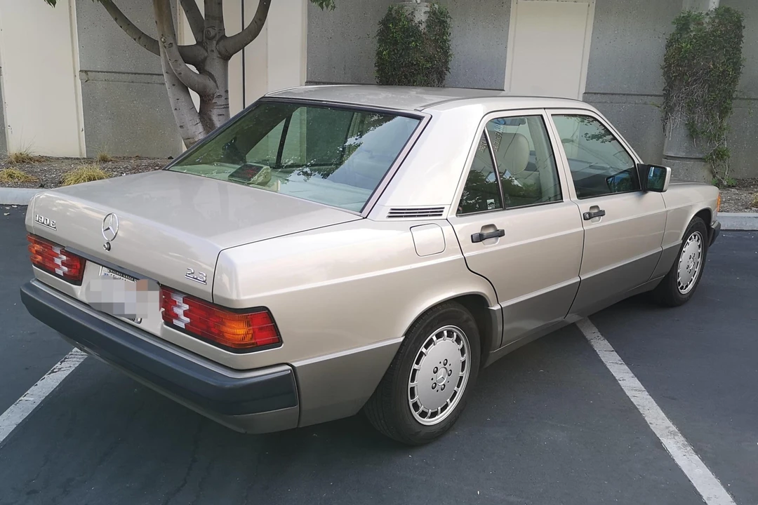 1993 Mercedes-Benz 190E - Image 4 of 28