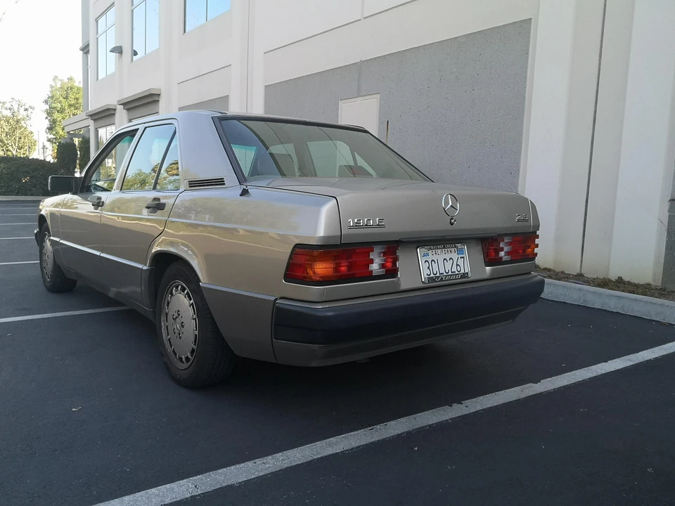 1993 Mercedes-Benz 190E - Image 9 of 28