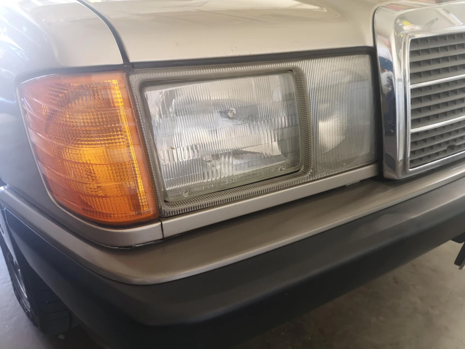 1993 Mercedes-Benz 190E - Image 16 of 28