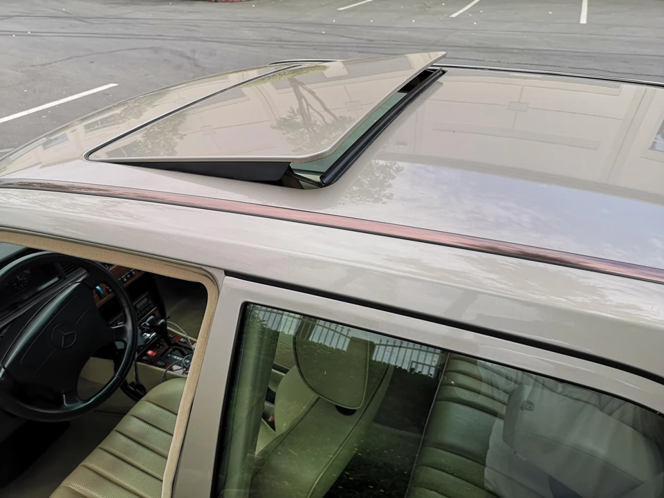 1993 Mercedes-Benz 190E - Image 22 of 28