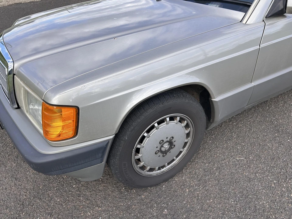 1993 Mercedes-Benz 190E - Image 16 of 31