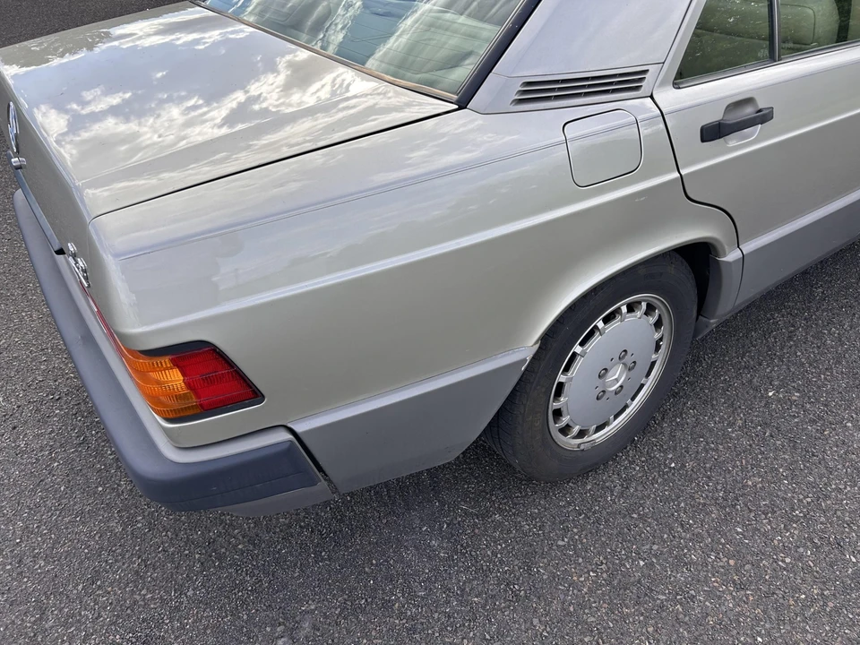 1993 Mercedes-Benz 190E - Image 18 of 31
