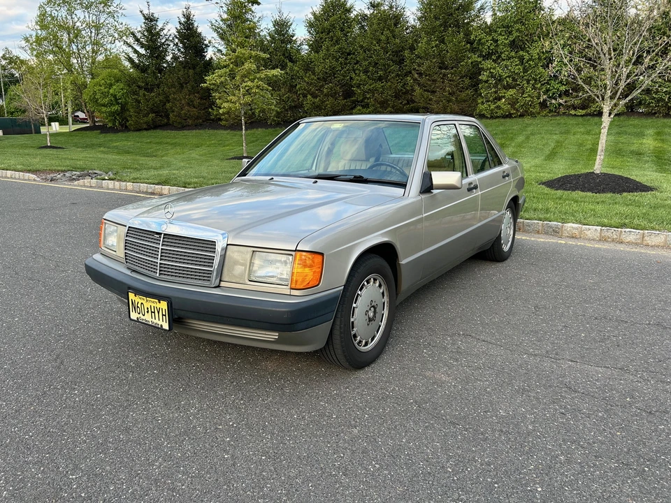 1993 Mercedes-Benz 190E - Image 2 of 31