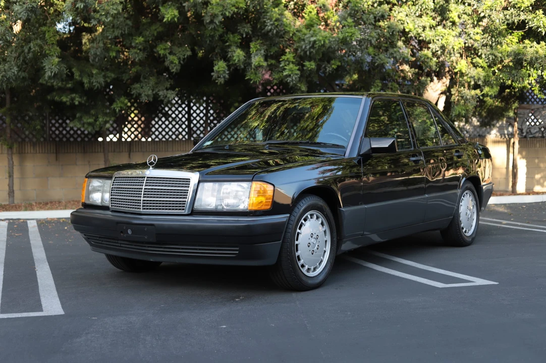 1993 Mercedes-Benz 190E - Image 2 of 31