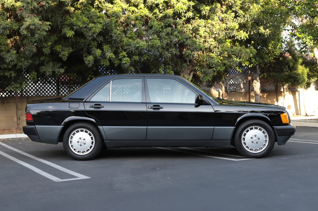1993 Mercedes-Benz 190E - Image 12 of 31